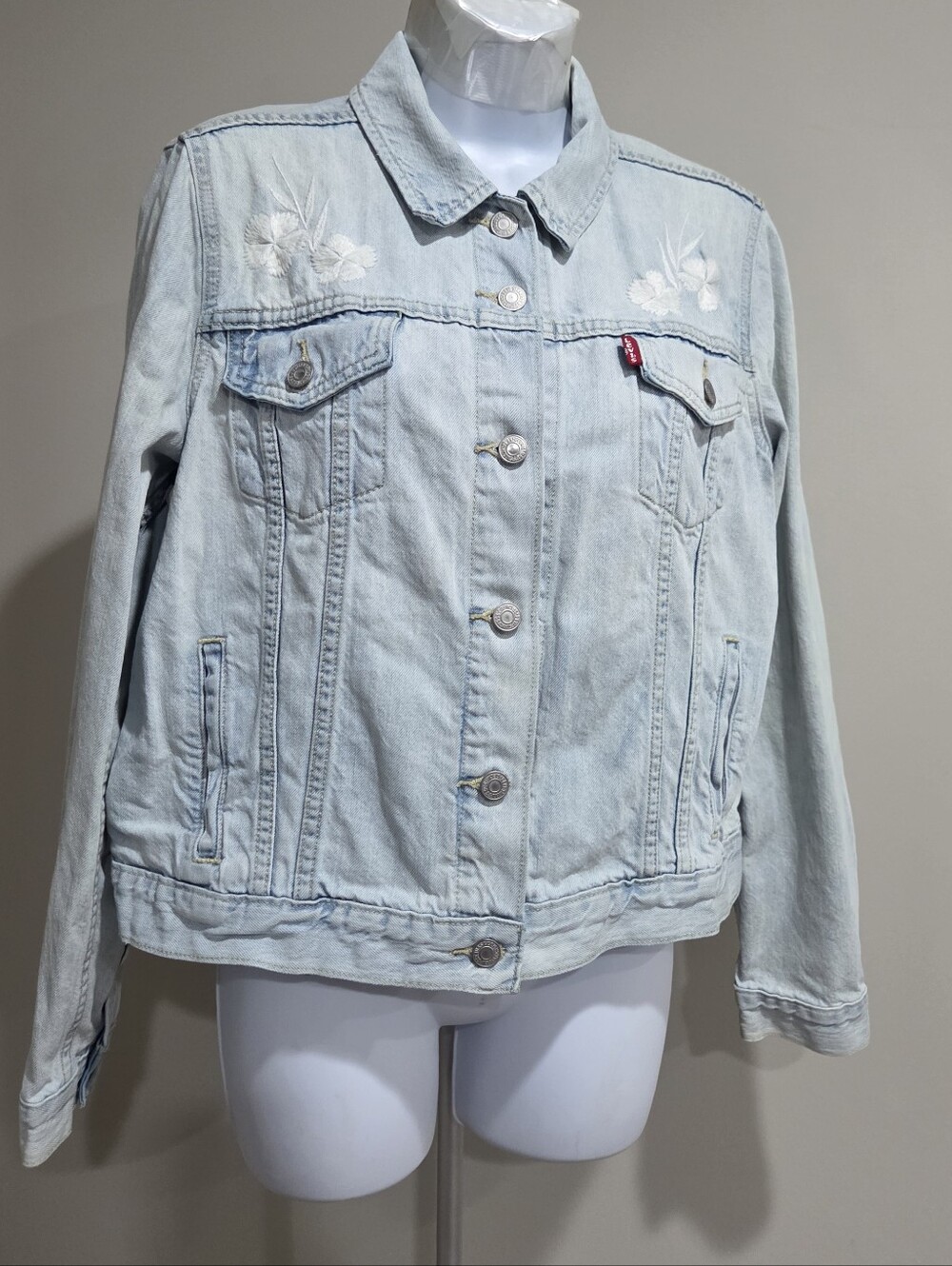 Levi's Pale Blue Denim Jacket with White Floral Embroidery Sz.XL